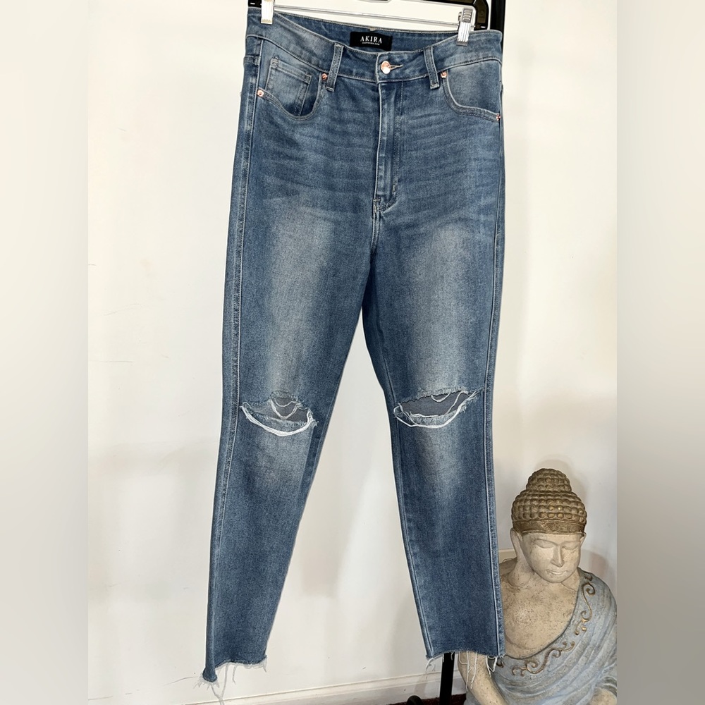 Akira Distressed Jean